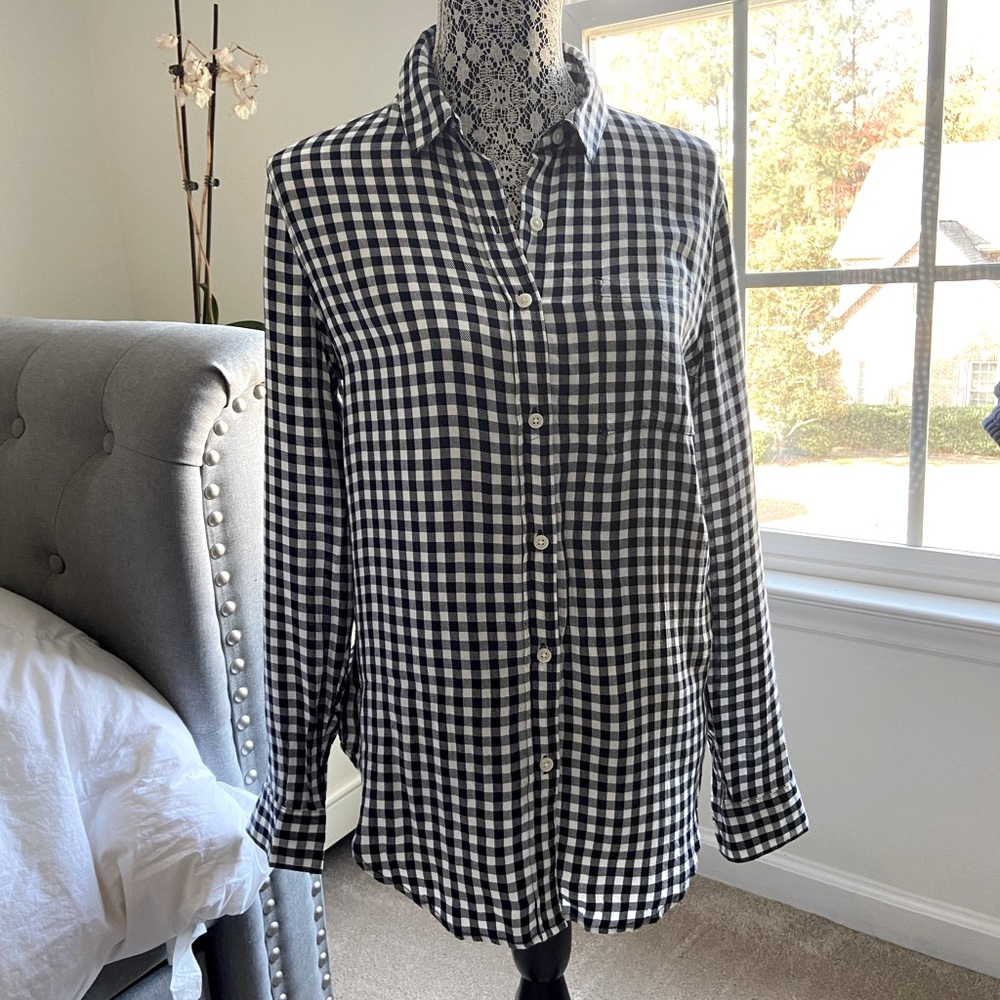 Banana Republic boyfriend fit women’s button down size small